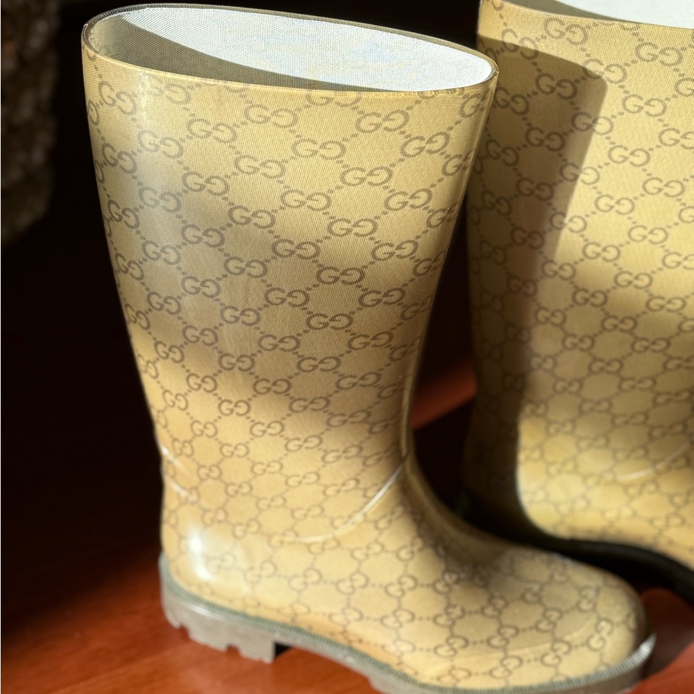 Lightly Used Gucci Tan / Brown Monogram Rubber, Tall, Rain Boots - Picture 3 of 4